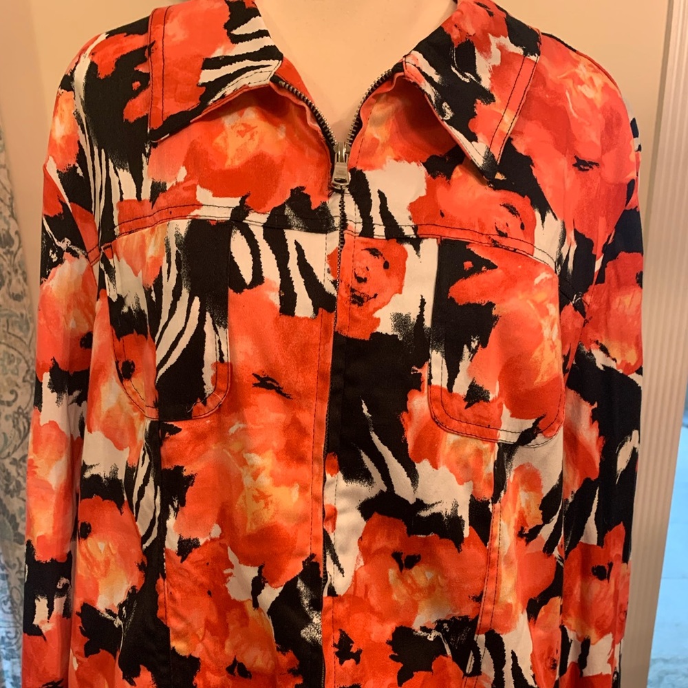 Erin London one of a kind zippered jacket. Size XL. Salmon color abstract design
